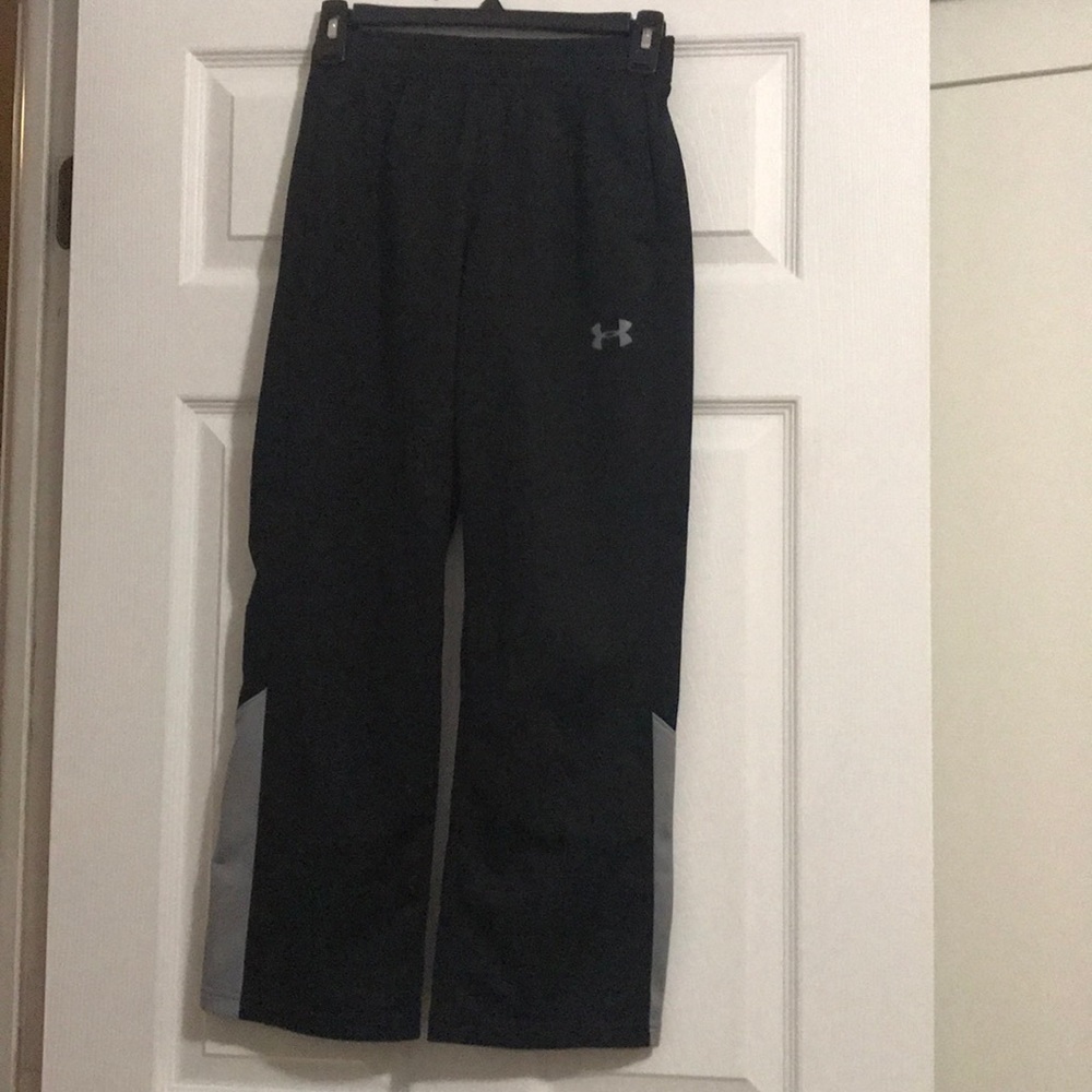 Boys medium Under Armour sweatpants